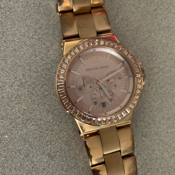 Michael Kors rose gold women’s watch - Picture 3 of 6
